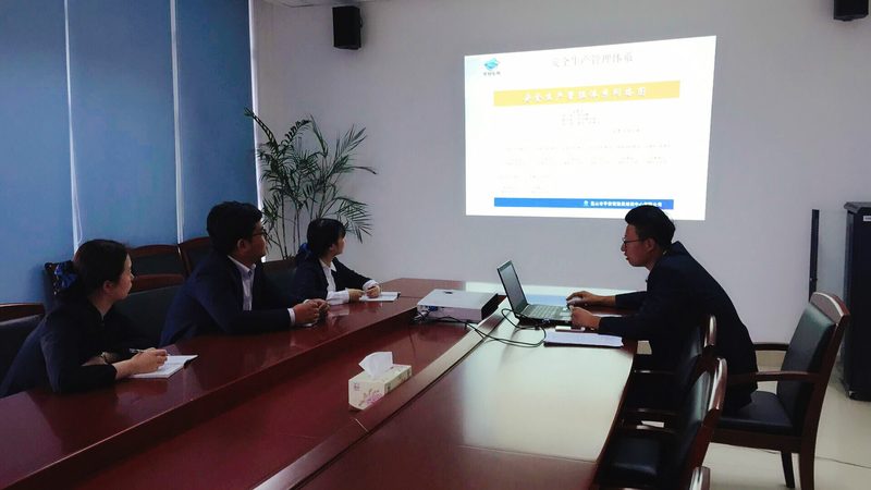 小标题：报名费，背后的成本考量